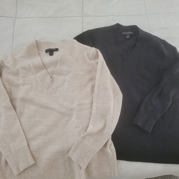 Banana Republic V-Neck Sweaters  Beige and Black - Picture 1 of 10